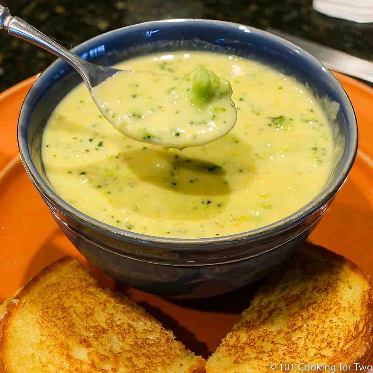 Easy Creamy Broccoli Cheese Soup: Your Quick Comfort Meal